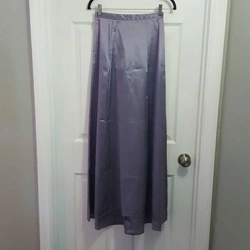 ⬇️Long fancy purple skirt
